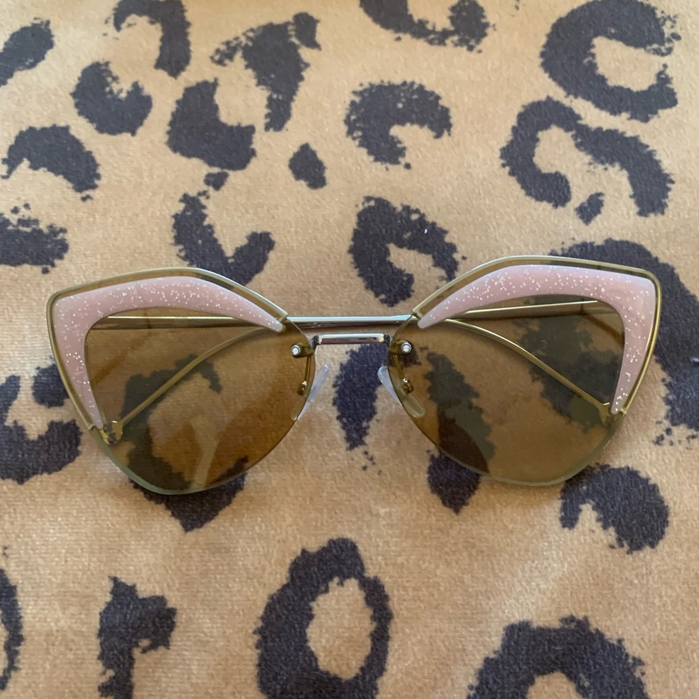 BRAND NEW FENDI SUNGLASSES IN CASE